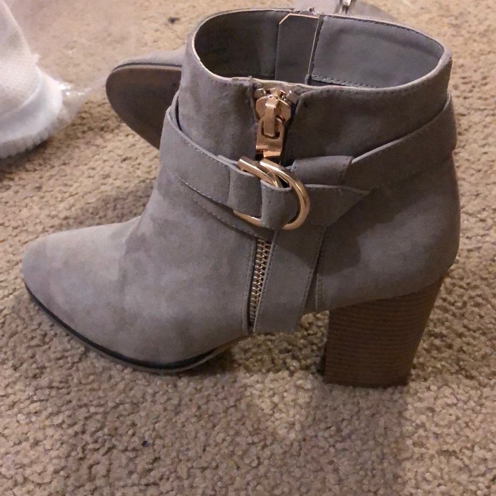 Heeled short boots